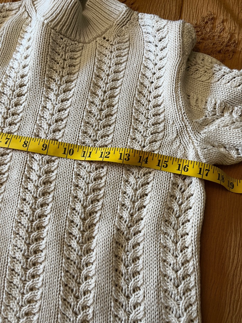 Small women’s Gap short sleeved sweater - Picture 4 of 4